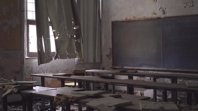 Rundown Classroom: Stock Video