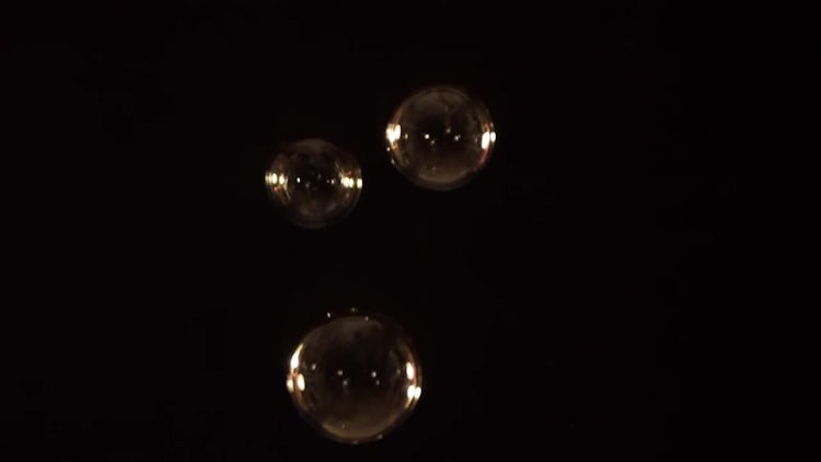 Bubbles Dropping: Stock Video