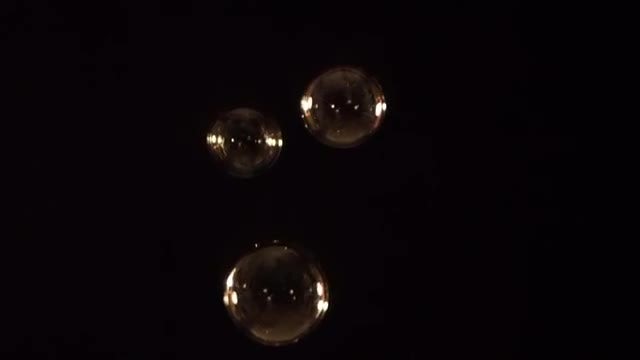 Bubbles Dropping: Stock Video