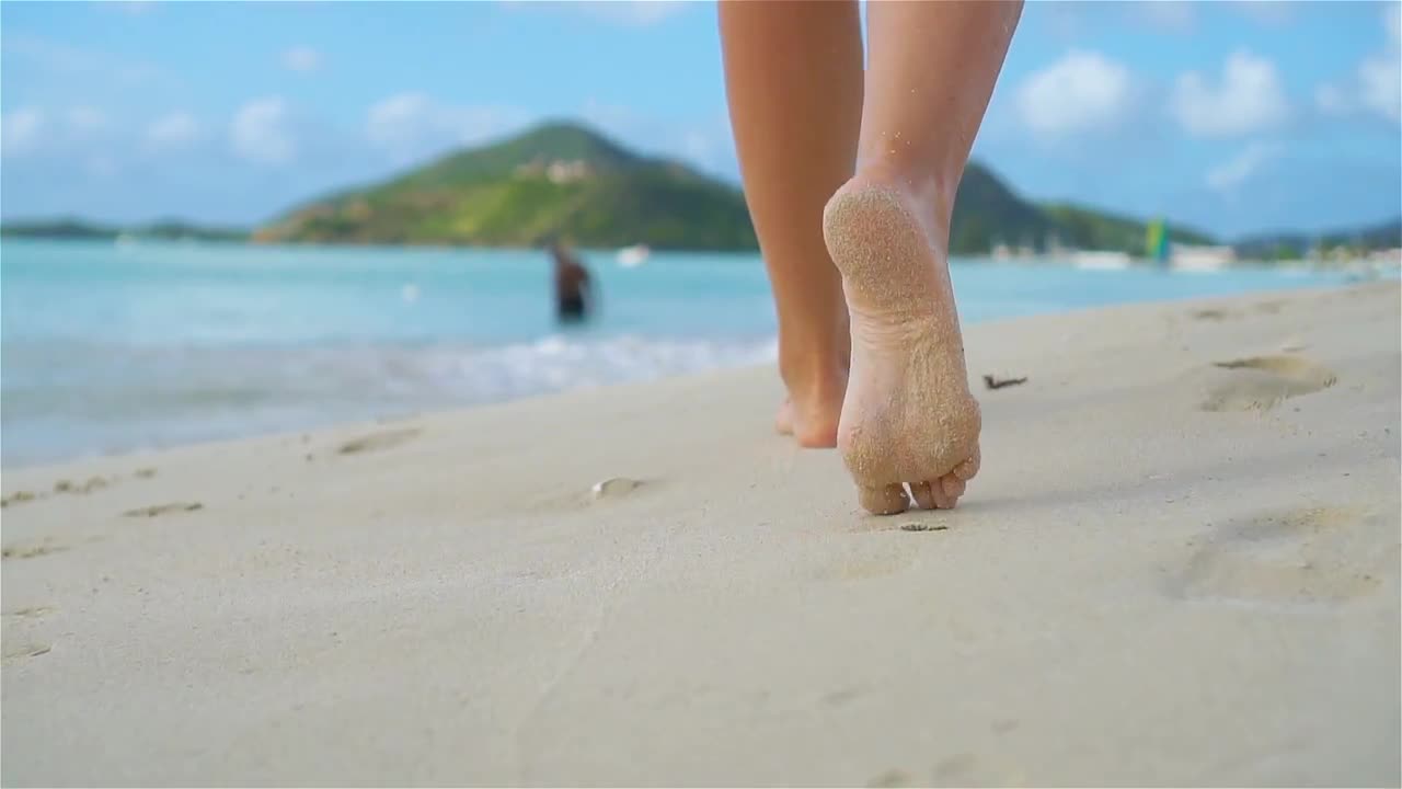 running on sand barefoot