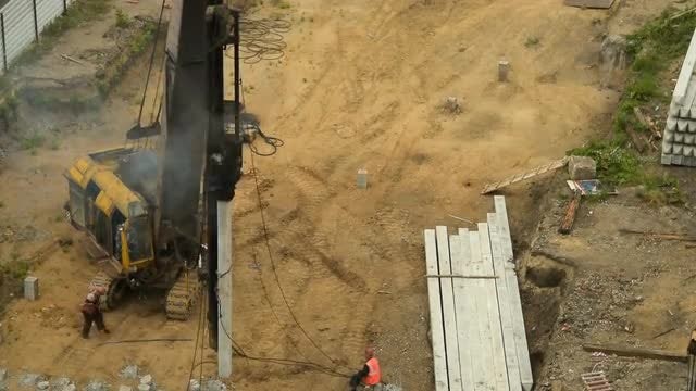 Pile Driving Machine: Stock Video