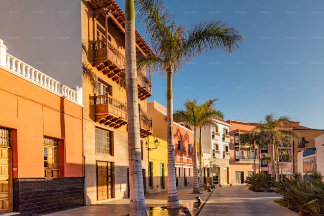 Colourful Traditional Houses On Puerto De La Cruz Street Tenerife ...