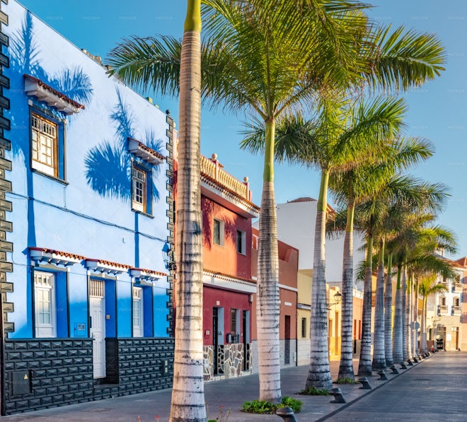 Colourful Traditional Houses On Puerto De La Cruz Street Tenerife ...