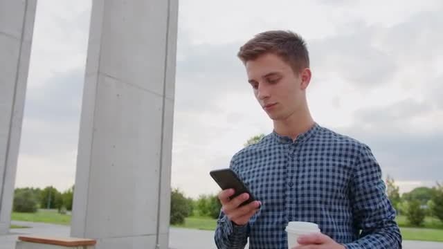 Messaging Friends: Stock Video