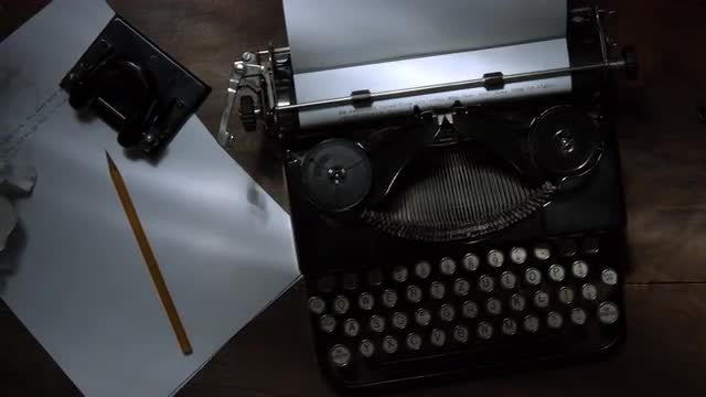 Vintage Typewriter: Stock Video