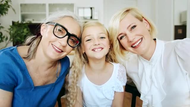 Family Portrait: Stock Video