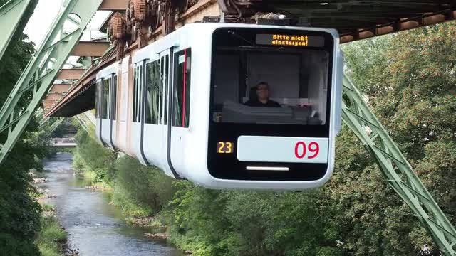 Wuppertal Suspension Railway: Stock Video