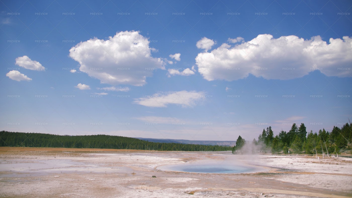 Yellowstone Geyser: Stock Photos