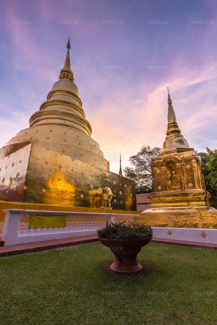 Wat Phra Singh Temple: Stock Photos