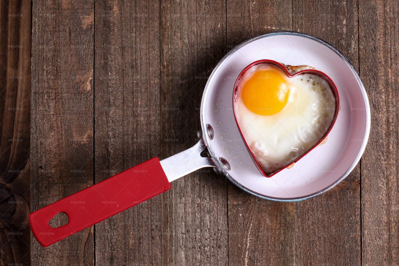 Egg In Heart Shape: Stock Photos