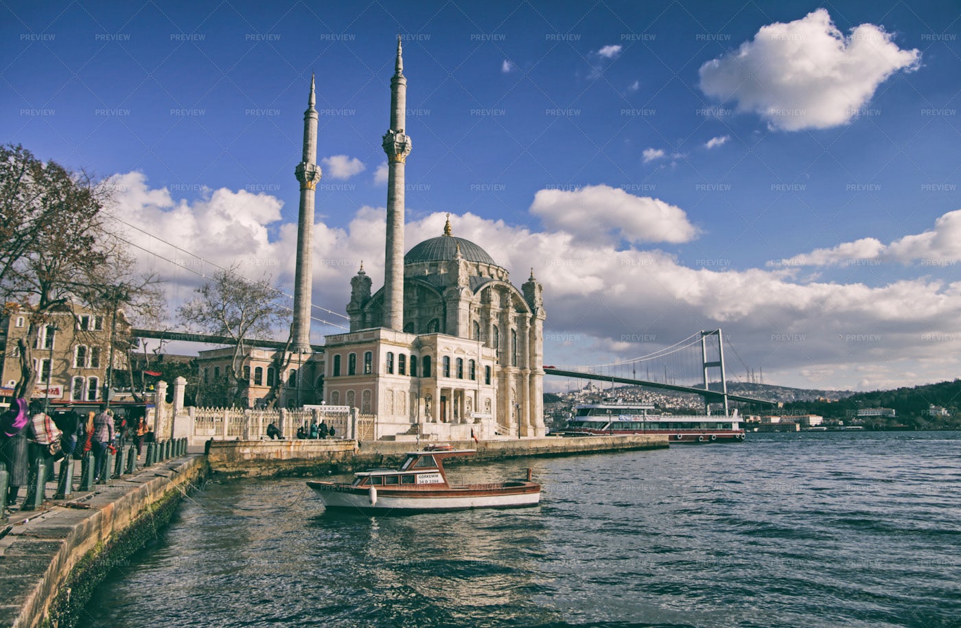 Ortakoy Mosque In Istanbul: Stock Photos