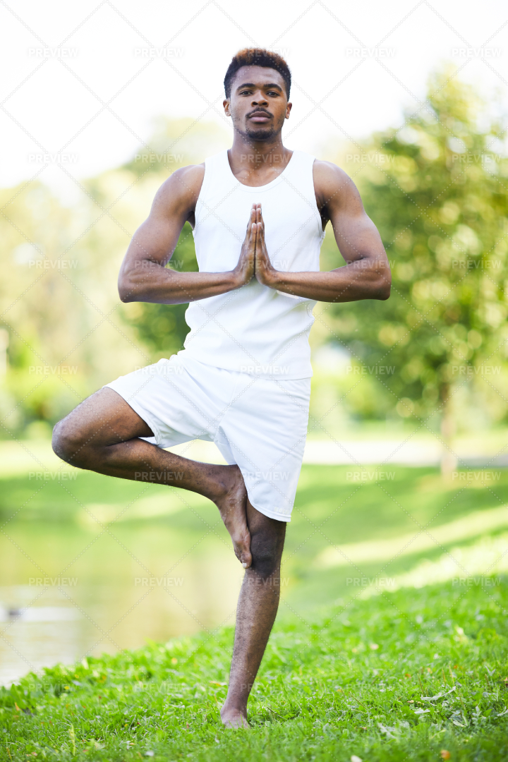 Vrikshasana - Tree Pose | Benefits | Steps | Yogic Fitness | Art Of Living  Yoga - YouTube