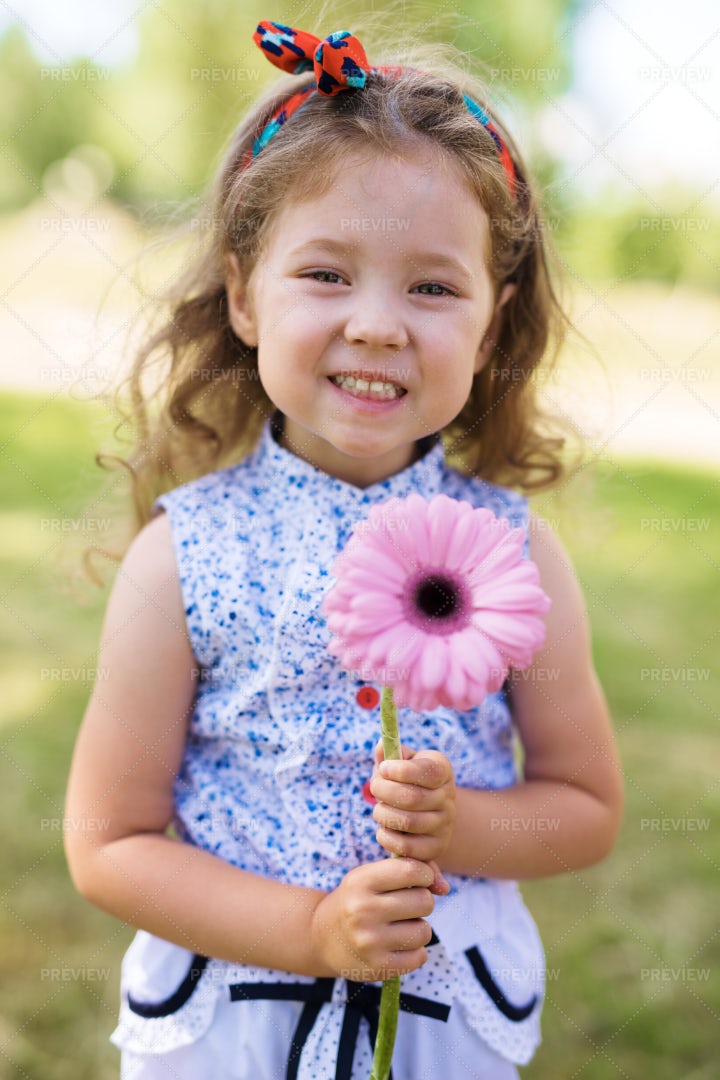 Cute Girl With Flower: Stock Photos