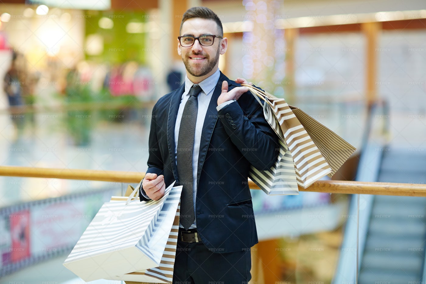 Businessman Shopping: Stock Photos