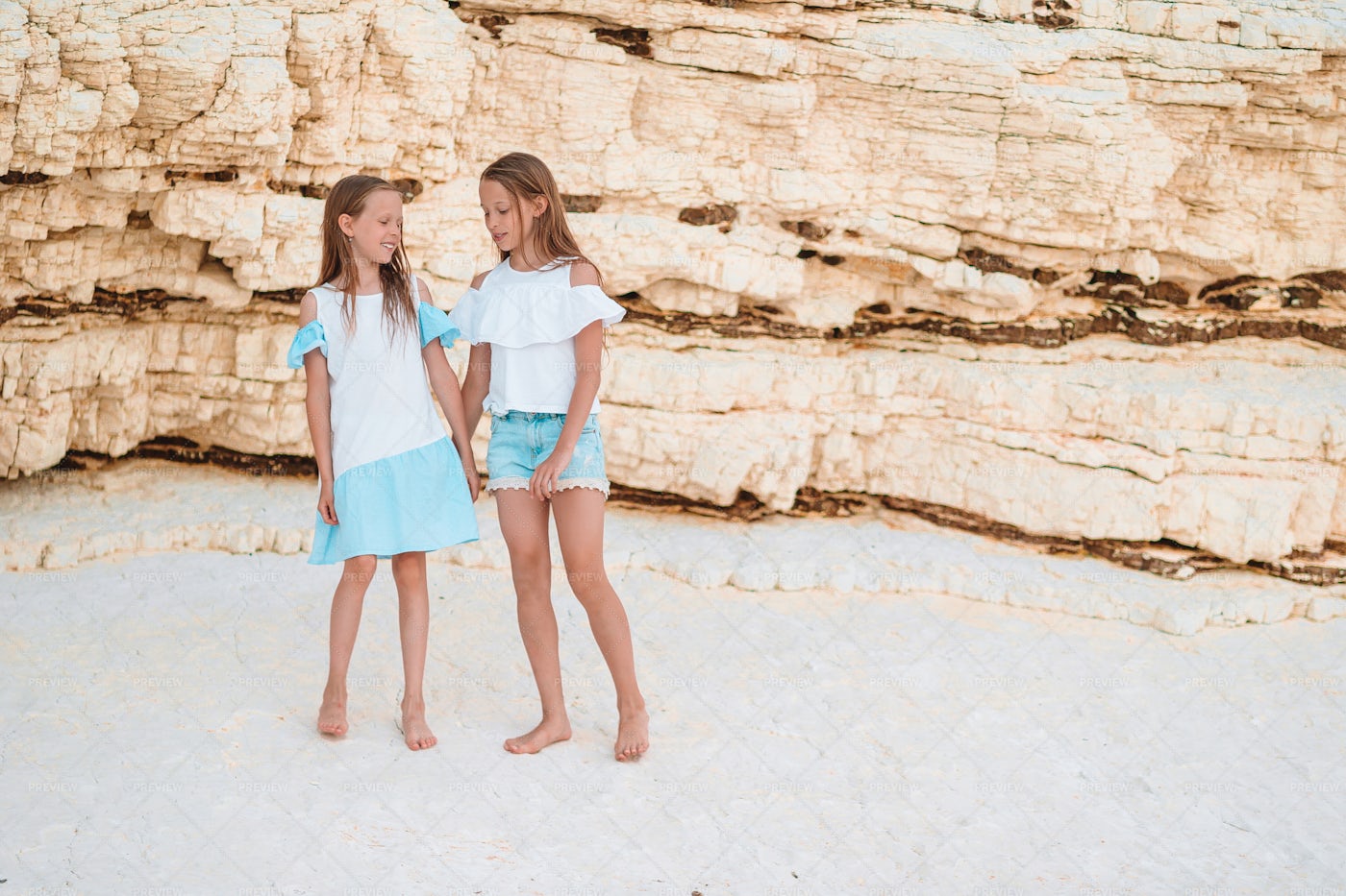 Sisters Enjoying Summer: Stock Photos