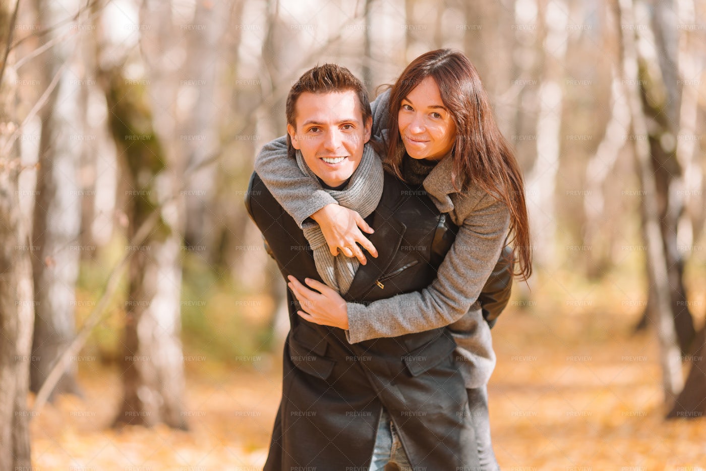 Man Carries Girlfriend: Stock Photos