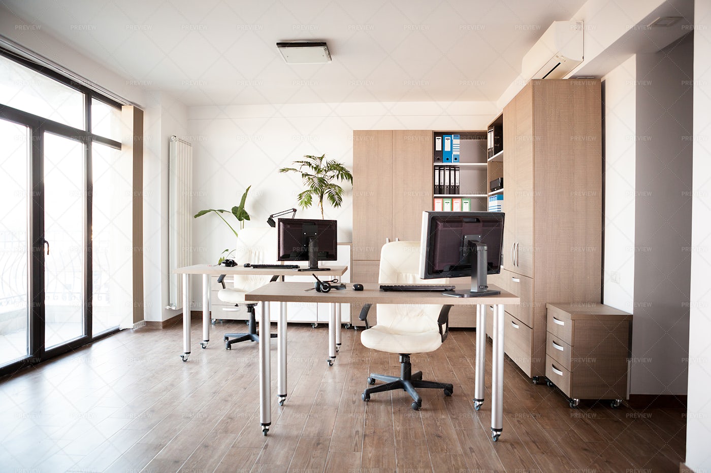Clean Office Space: Stock Photos