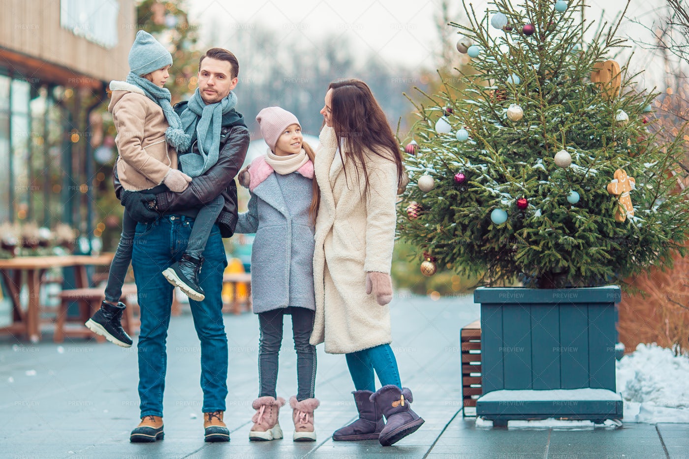 Family In Outdoor Shopping Center: Stock Photos