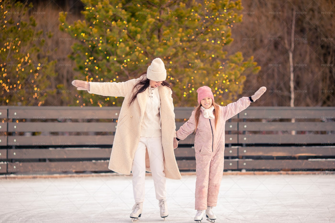 Little Girl And Her Mother Skating: Stock Photos