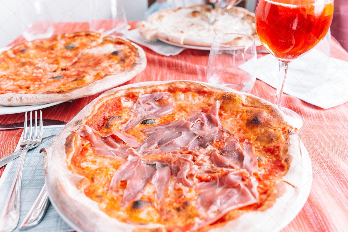 Fresh Pizza Dinner: Stock Photos