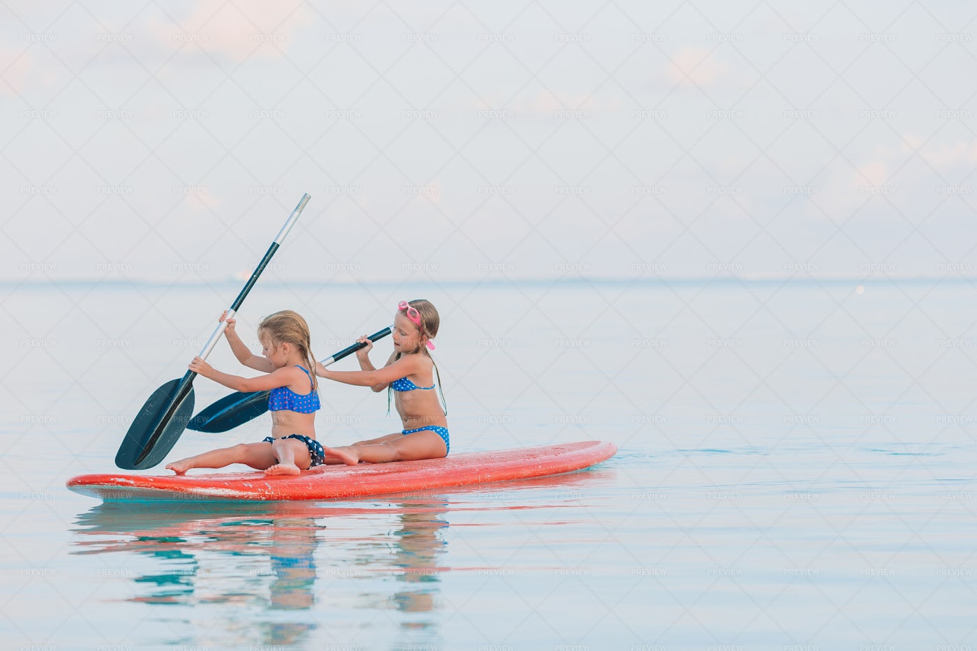Girls Paddle Boarding: Stock Photos