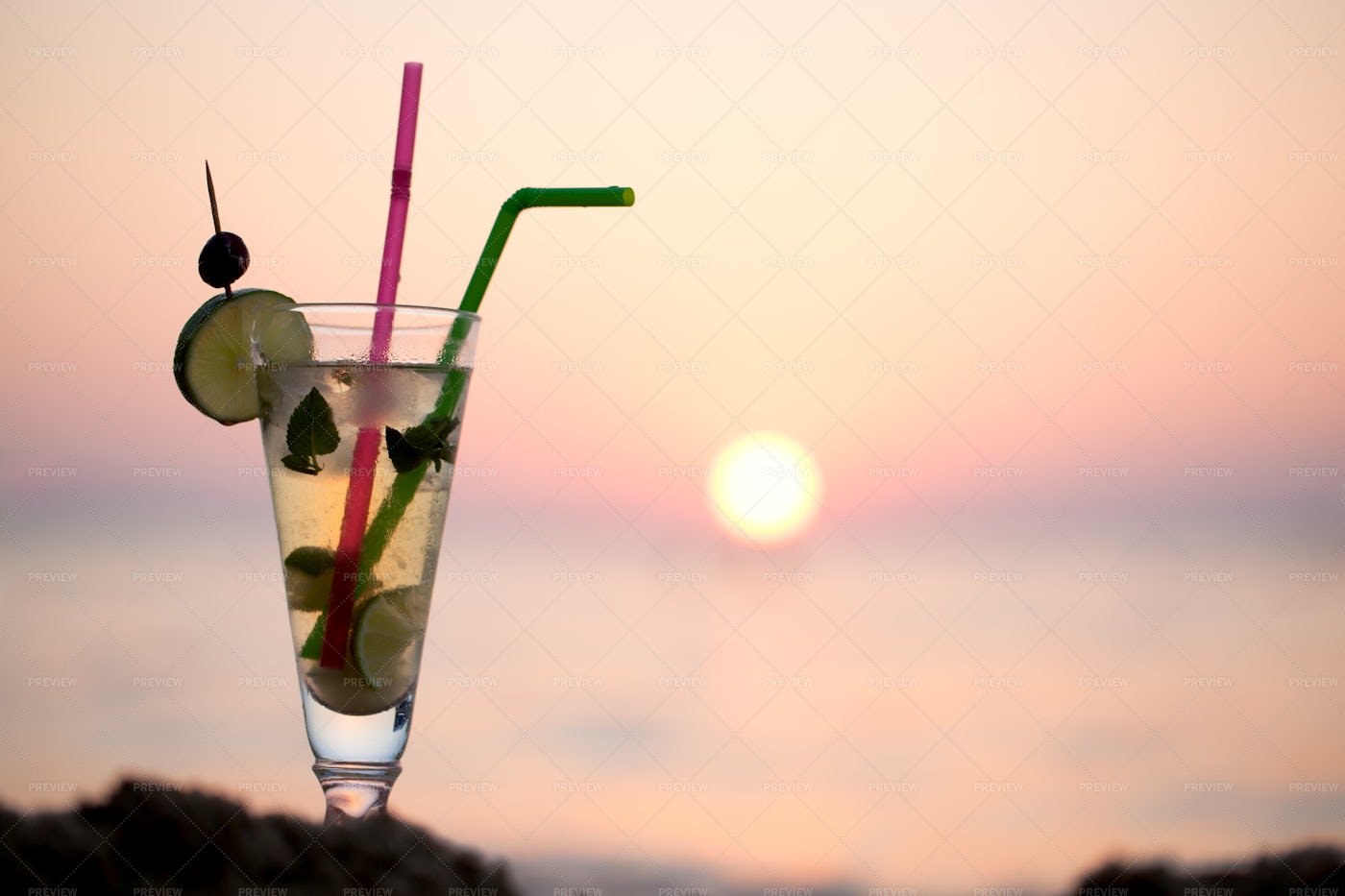 Mojito Beach Cocktail: Stock Photos