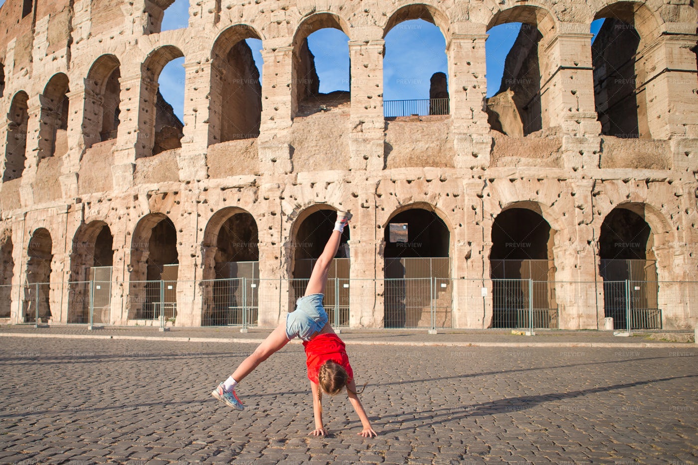 Colosseum Handstand: Stock Photos