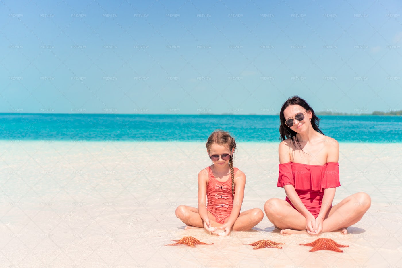 Girls With Starfish: Stock Photos