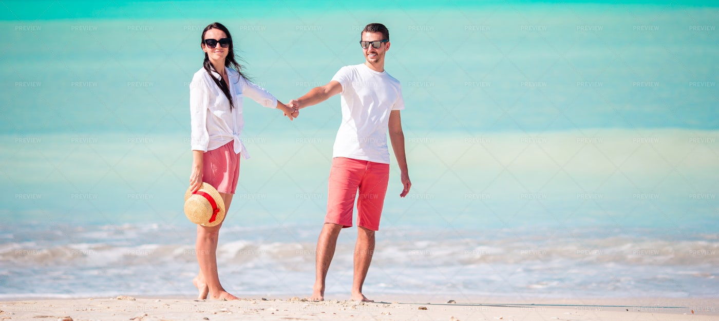 Couple Beside The Waves: Stock Photos