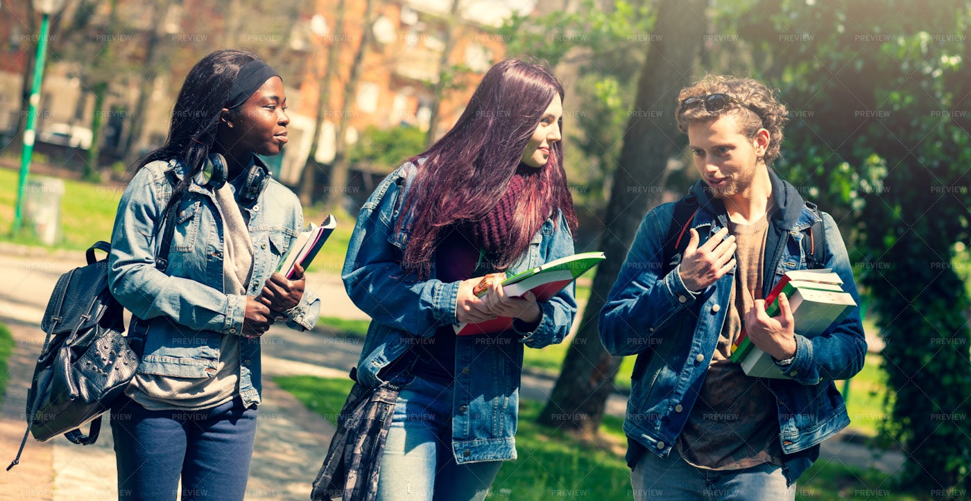 Students Walking Together: Stock Photos