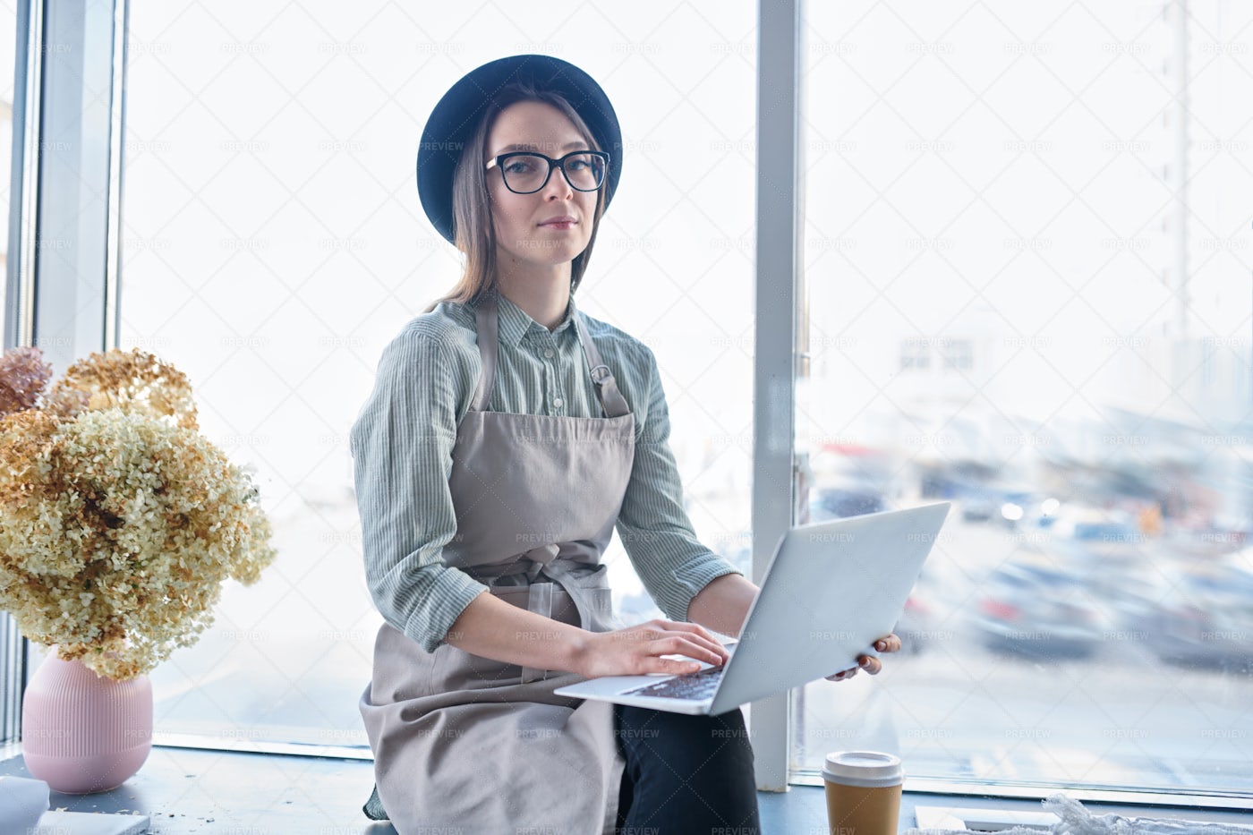 Florist With Laptop: Stock Photos