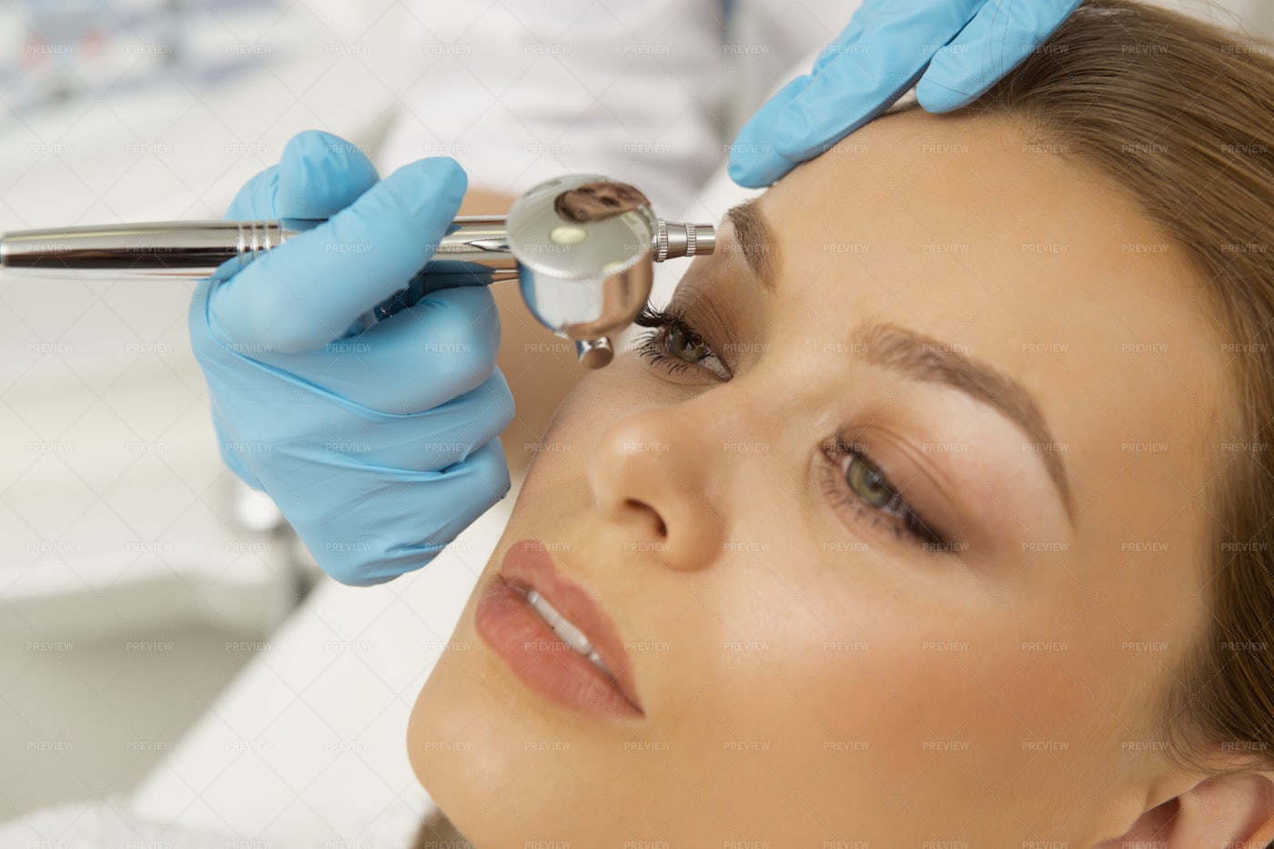 Eyebrow Shaping: Stock Photos