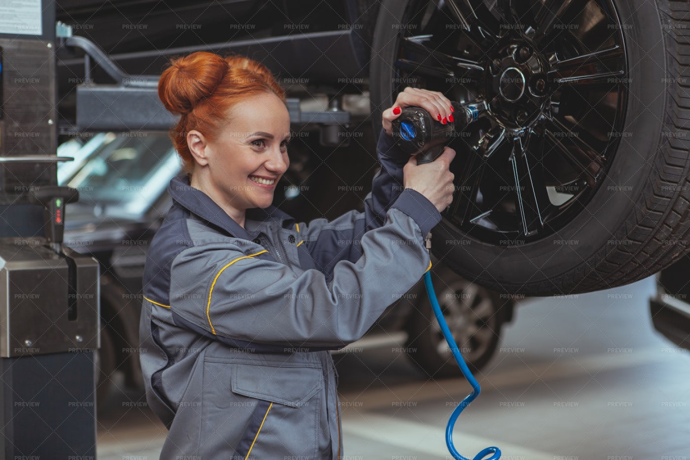 Mechanic Changes A Wheel: Stock Photos