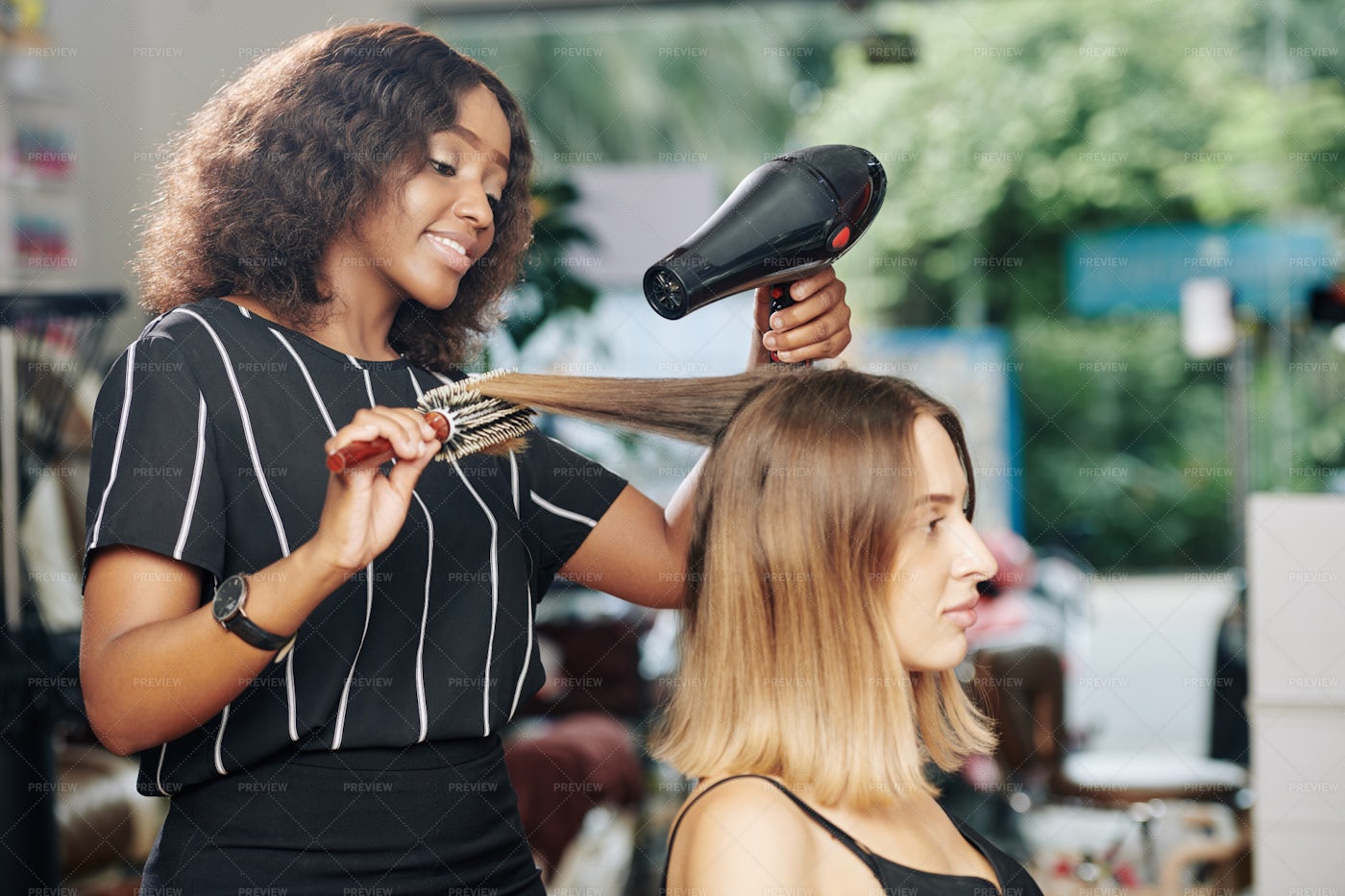 Hairdresser Working In Beauty Salon: Stock Photos