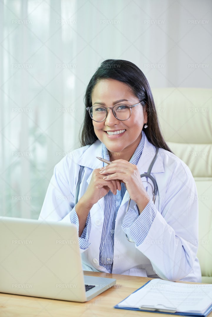 General Practitioner At Work: Stock Photos