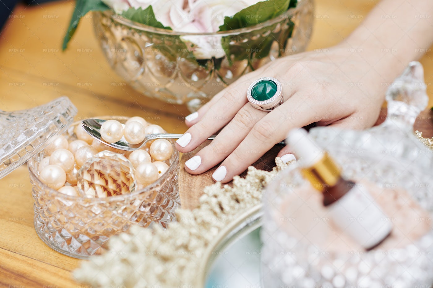 Beauty And Pearls: Stock Photos