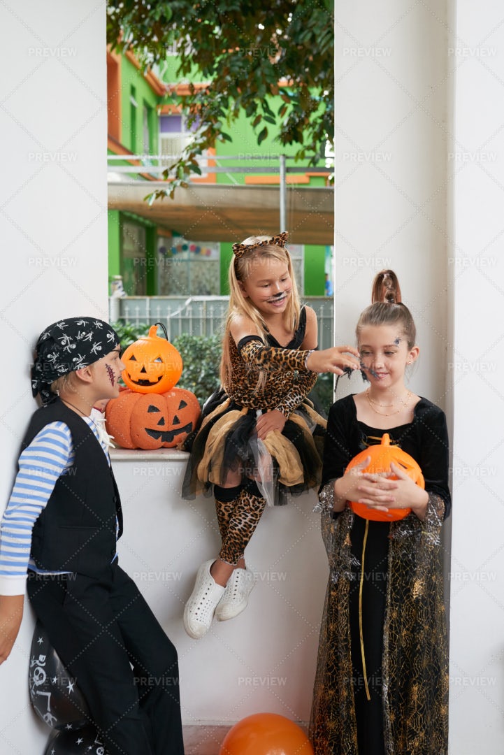 Children Having Fun At Party: Stock Photos