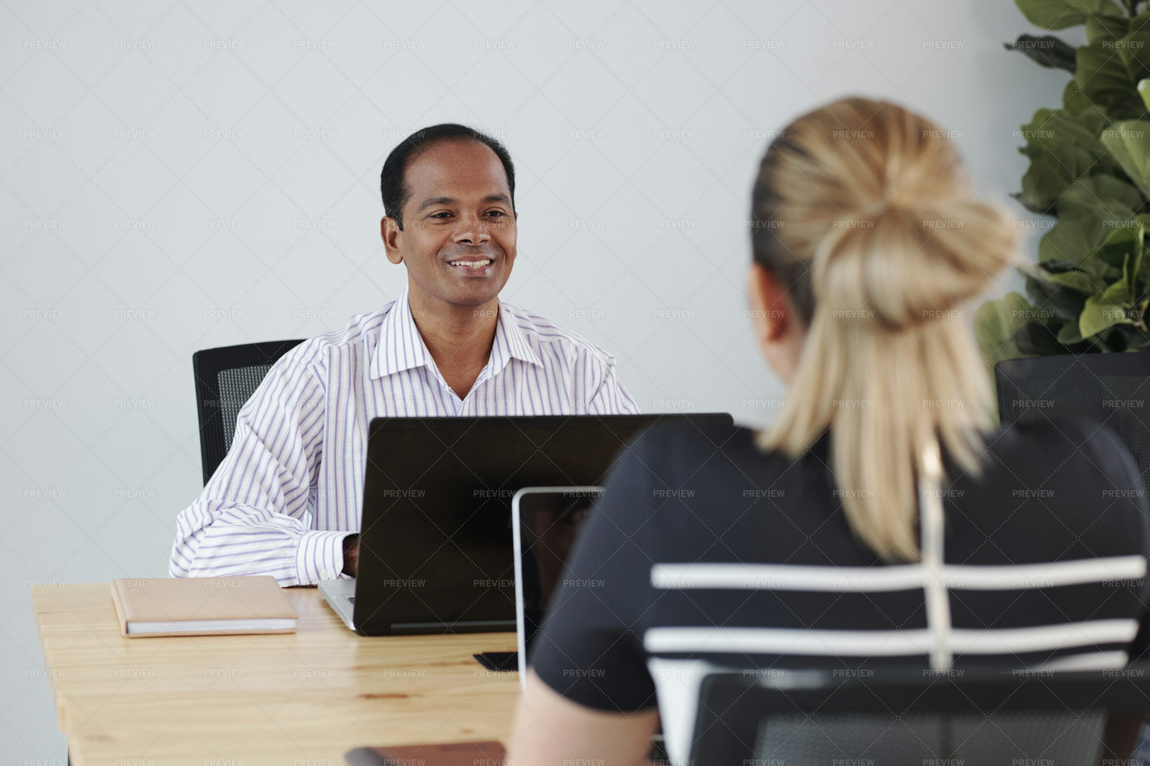 office-workers-working-at-office-stock-photos-motion-array