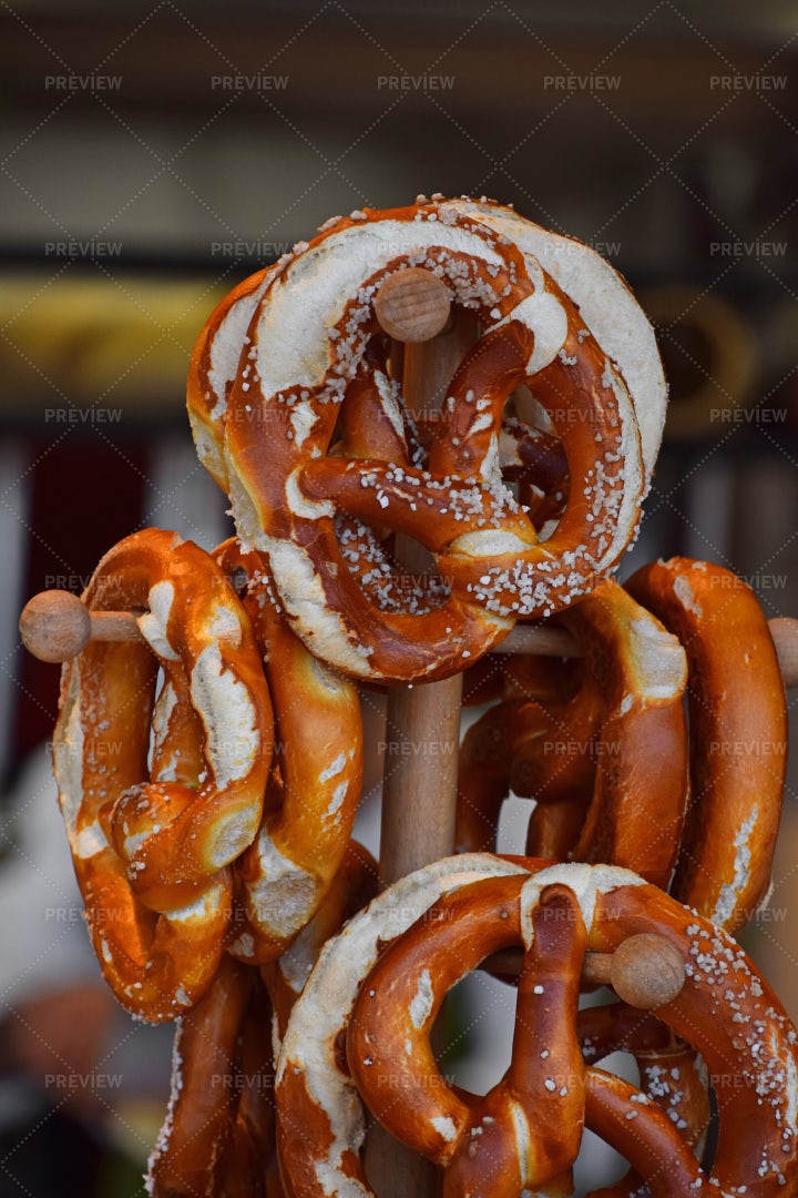Pretzels Bread Knots: Stock Photos