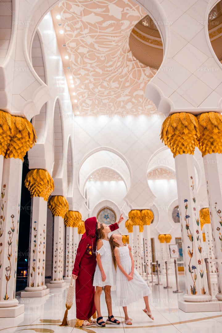 Sheikh Zayed Mosque Interior: Stock Photos