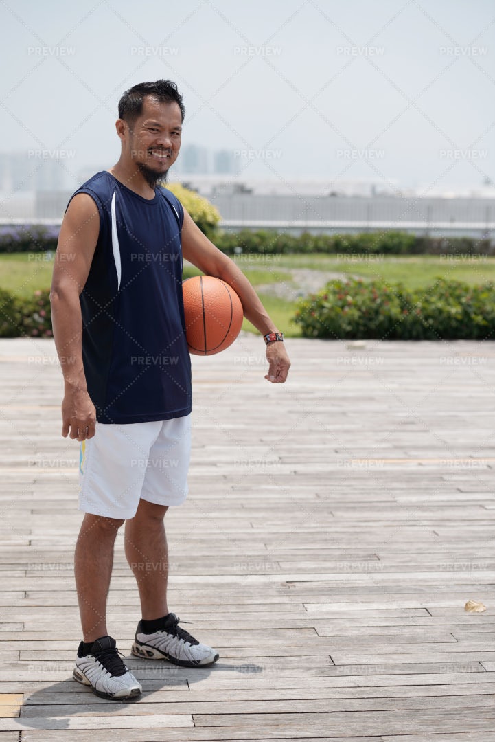 Man Playing Basketball: Stock Photos