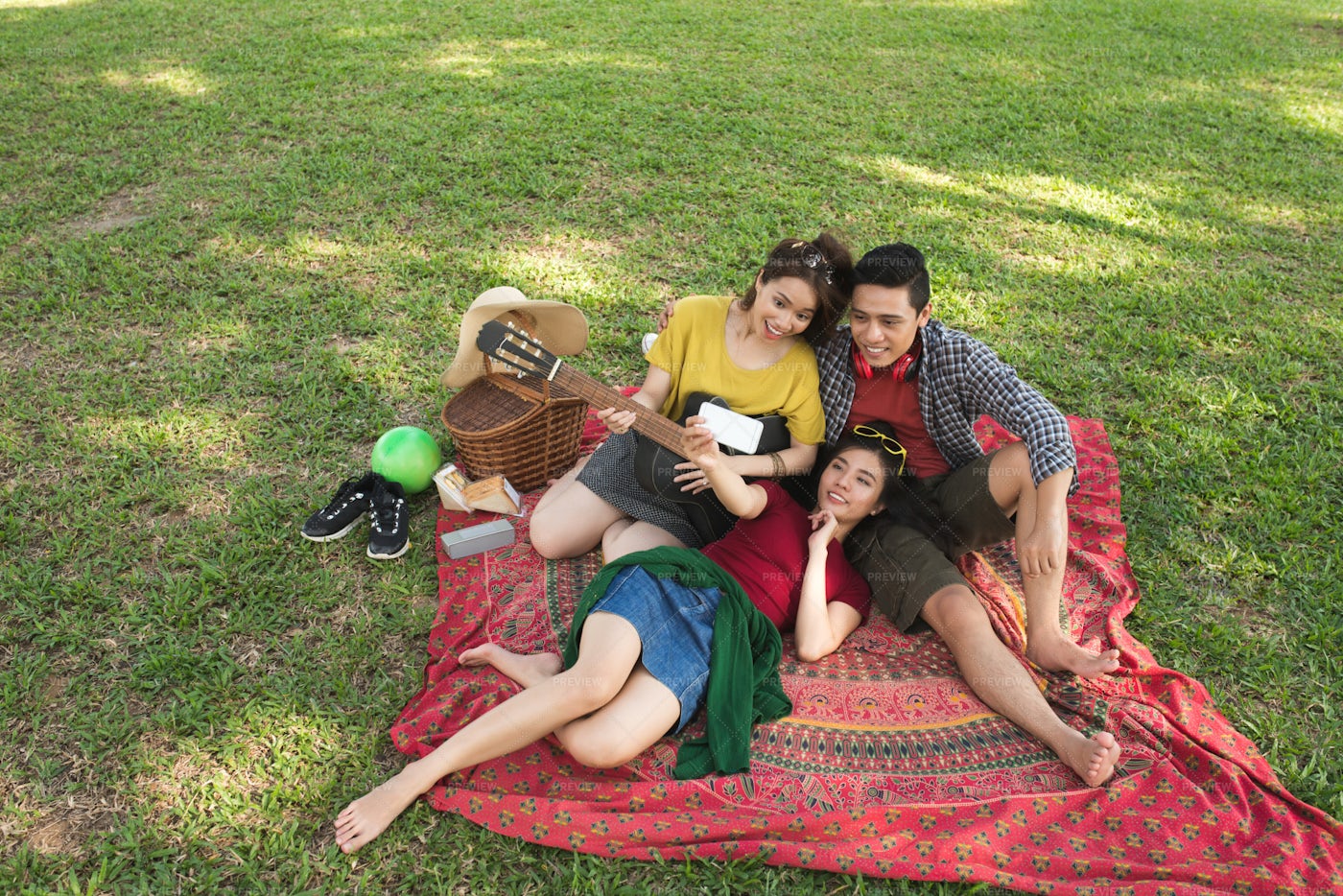 Photographing With Friends: Stock Photos