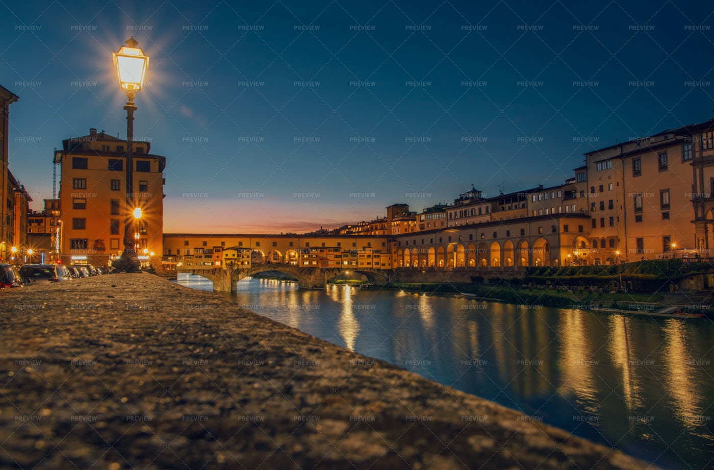 Ponte Vecchio And River Arno: Stock Photos