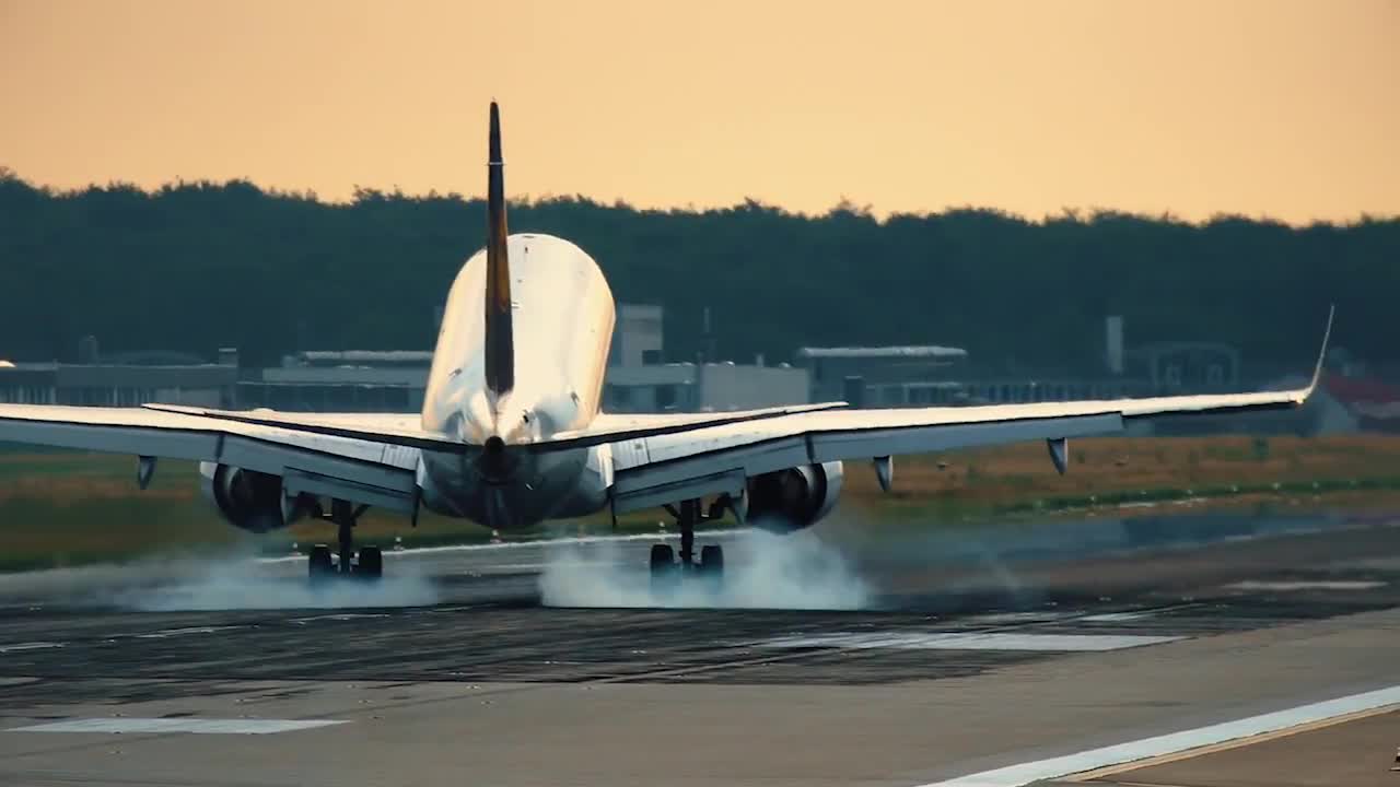 Airliner Landing