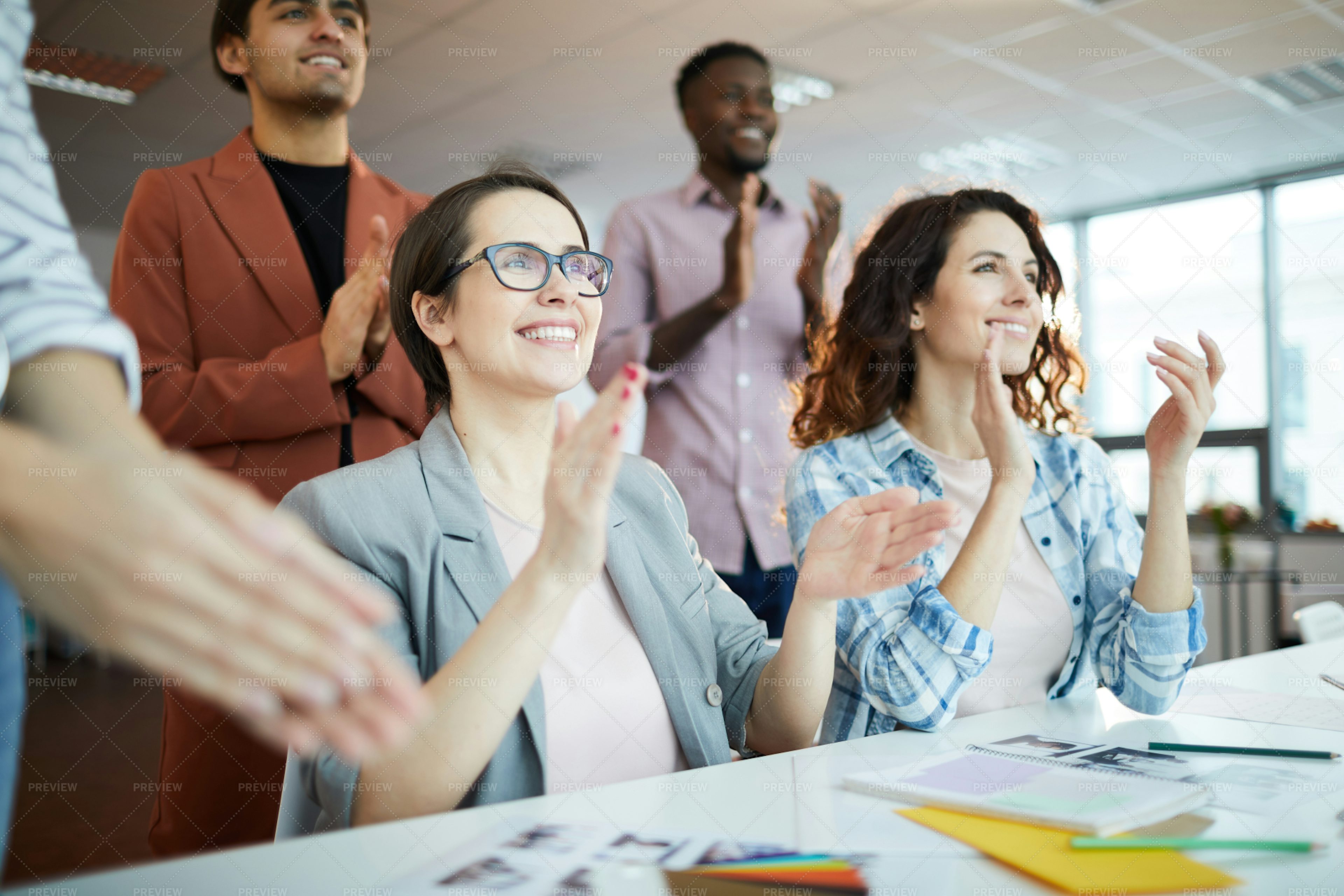 Group Of Business People Clapping - Stock Photos | Motion Array