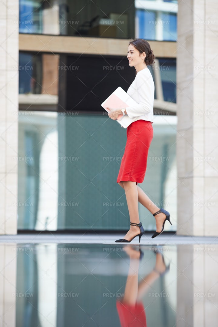 Businesswoman Leaving Work: Stock Photos