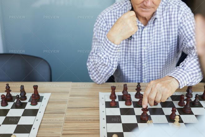 2.864 fotos de stock e banco de imagens de Old Man Chess - Getty Images