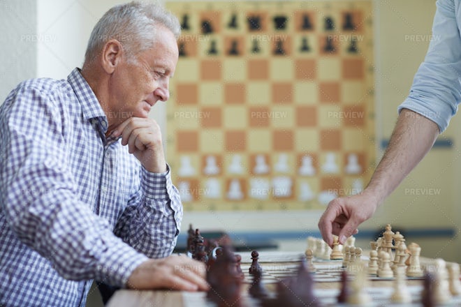 2.864 fotos de stock e banco de imagens de Old Man Chess - Getty Images