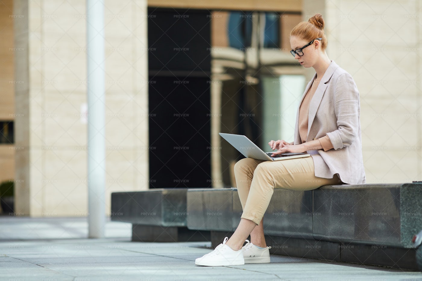 Businesswoman Working Outdoors: Stock Photos
