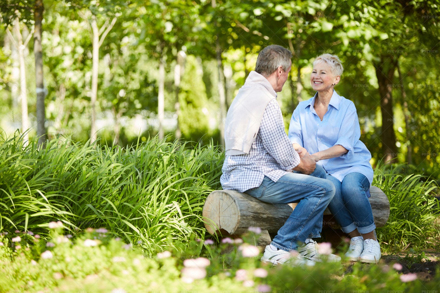 Senior Couple Enjoying Date In Park: Stock Photos